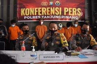  Konferensi Pers Terkait Kasus Pembunuhan Oleh Polres Tanjungpinang 